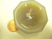 Ein feines Pulver ensteht nach der Mahlung des Stoffes mit der Mini-Mühle.